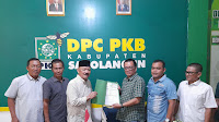 Muhammad Fauzi Ambil Formulir Cakada Sarolangun di DPC PKB