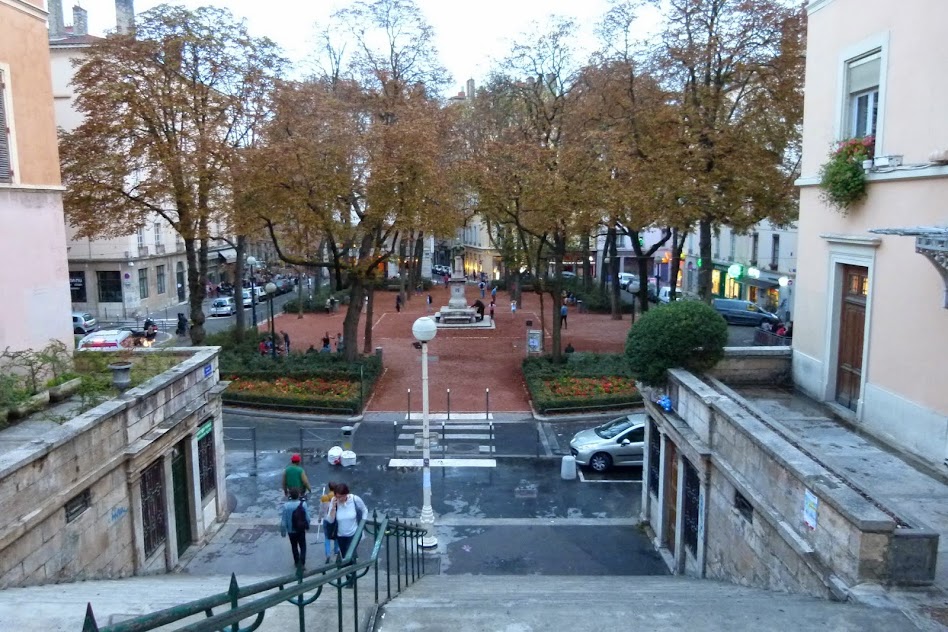 La Tour 
Strolling in Lyon