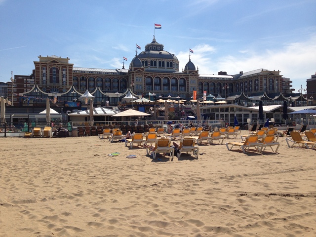 Summer time in Holland 🌷: Playa en La Haya!!