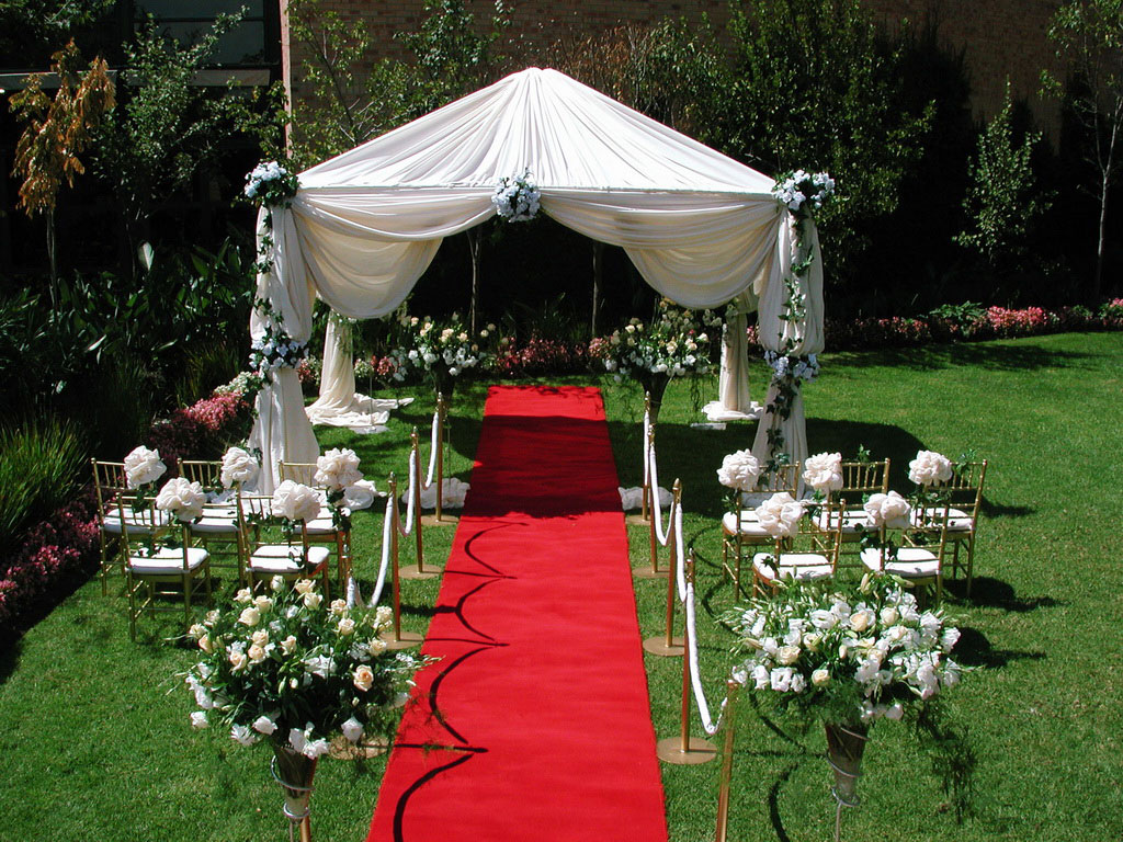 small backyard wedding ideas