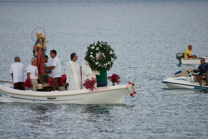 Barche in processione di esternicita