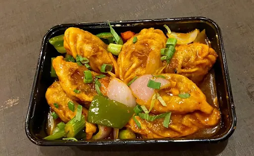 Paneer Chilli Gravy Momos [8 Pieces]