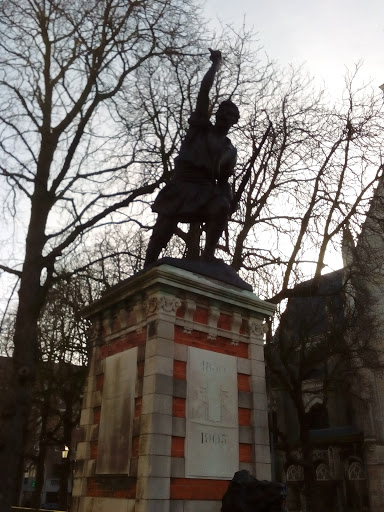 Statue near Ten Poel Kerk, Tie