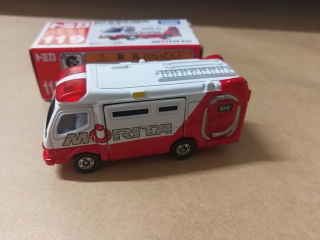 TOMICA 119 Morita Fire Fighting Ambulance 開箱