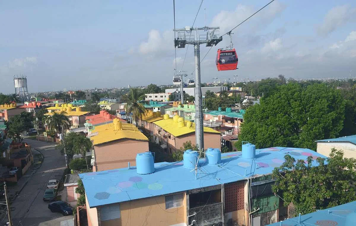 Los techos bajo el Teleférico de Santo Domingo ahora con valor publicitario