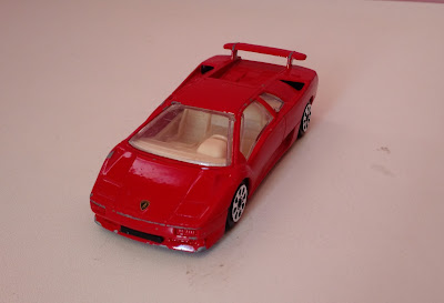 Miniatura de carro burago 1/43 de Lamborghini diablo vermelho  R$ 15,00