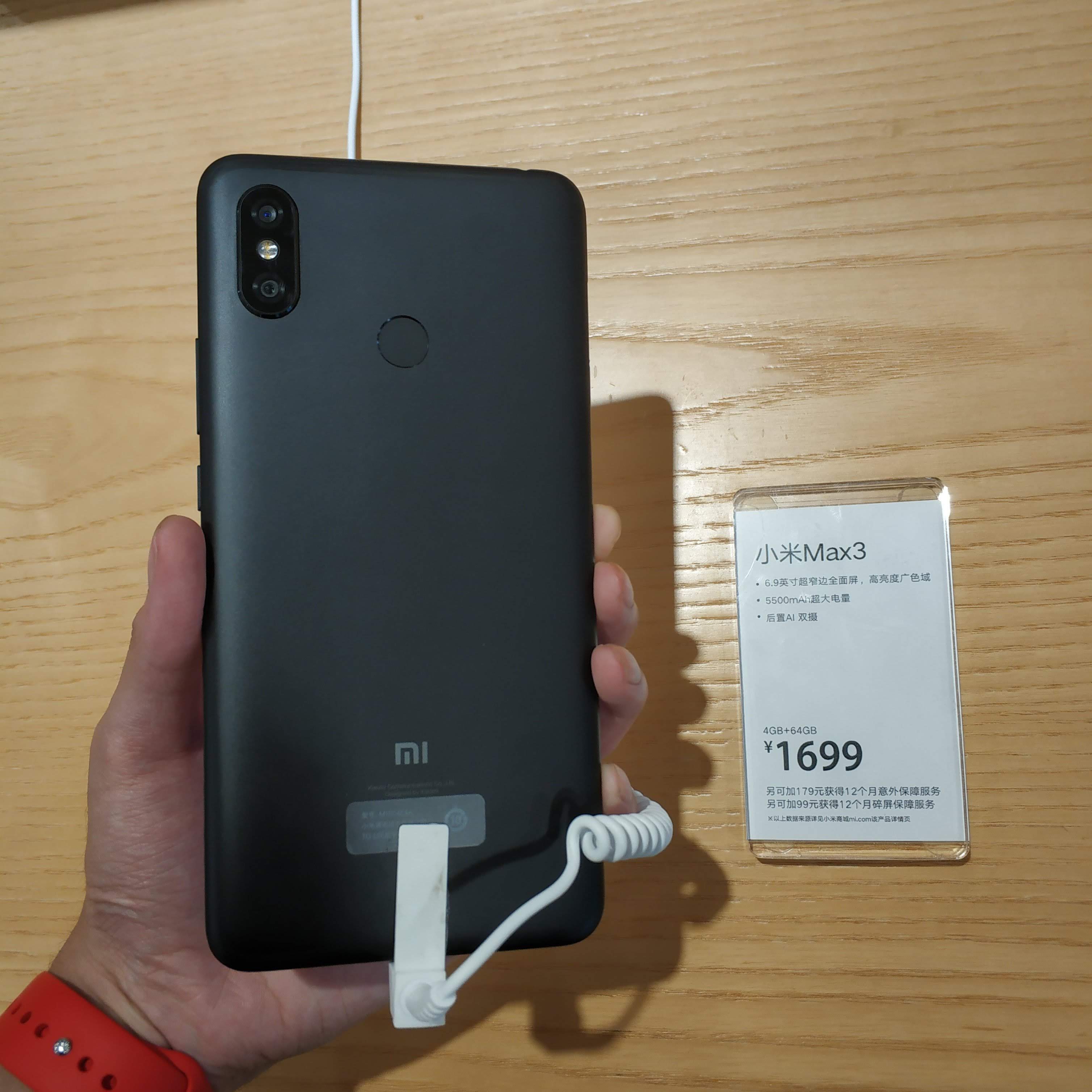 جوال Xiaomi Mi Max 3 المميز بشاشة ضخمة وبطارية كبيرة جداً