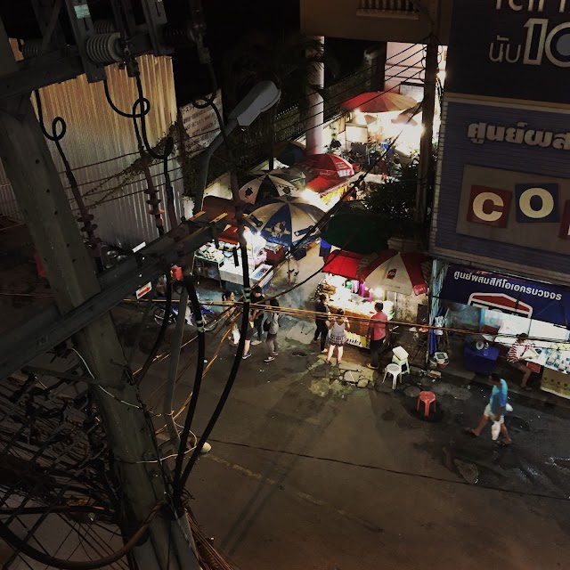 Sukhumvit Soi 38 - Street Food Court