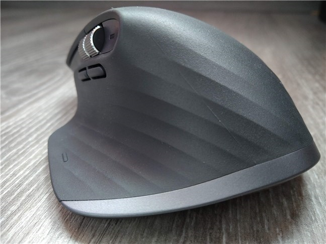 De achterkant van de Logitech MX Master 3-muis