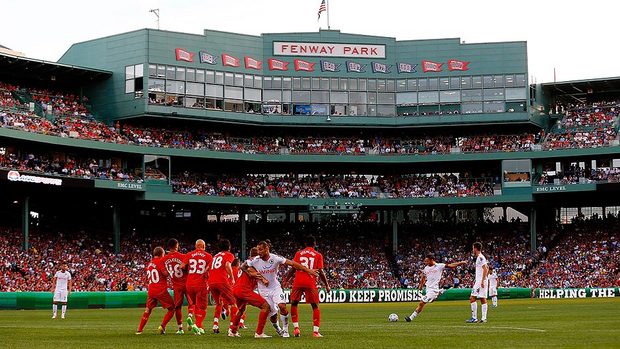 파일:attachment/liverpool_at_fenway_park.jpg