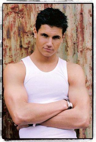 Robbie Amell Profile Pics Dp Images