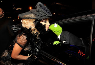 Katy Perry 102720_lady-gaga-and-kermit-the-frog-share-a-kiss-at-the-2009-mtv-video-music-awards