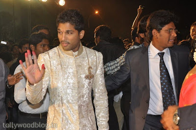 https://lh3.googleusercontent.com/-2mfMEYB6mIc/TXPMjkc18NI/AAAAAAAABJE/2qjuW5hs6oA/s1600/allu-arjun-marriage-wedding-photos-stills-pics-018.jpg