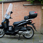 3 juli 2012, 7.29 uur, klaar voor vertrek! Om het koffertje en rek niet te zwaar te belasten, wat zware dingen op de buddyseat gebonden, op de treeplank proviand voor onderweg.