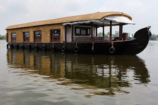Pournami Houseboats, Pournami Tours, Finishing Point Road, Opp KSRTC Bus Stand, Alappuzha, Kerala 688008, India, Travel_Agents, state KL