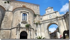 Das Stadt-Tor beim Duomo