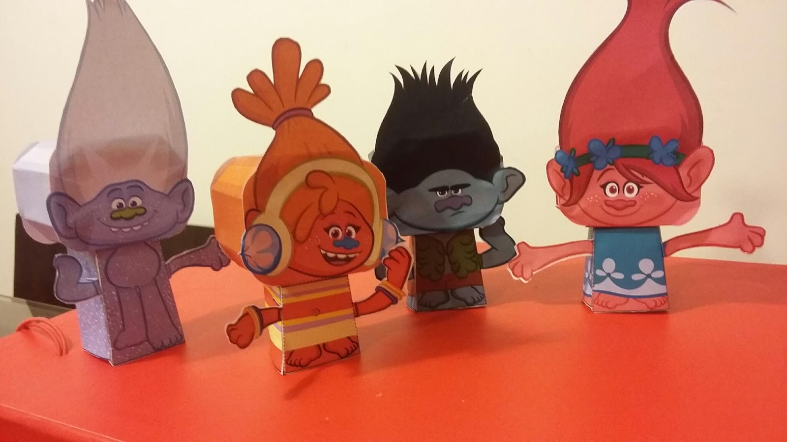 Preços baixos em Princess Trolls com desenho de Pelúcia e Personagens de TV  Figuras de Ação