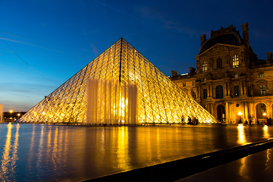 Piramide do Louvre