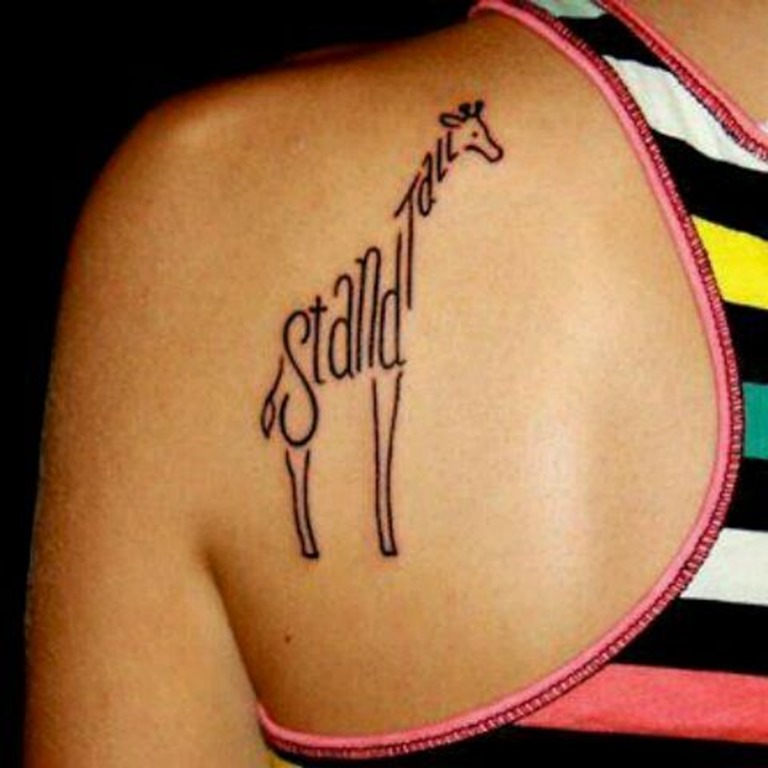tipogrficas_girafa_de_volta_tatuagem tipogrficas_girafa_de_volta_tatuagem