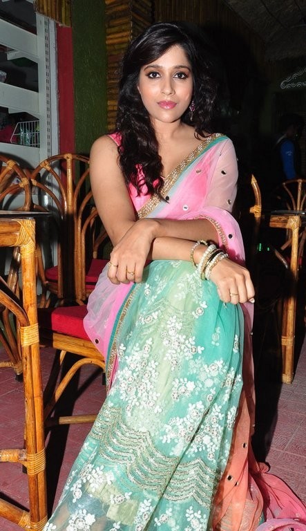 Rashmi Gautam sexy look in Saree