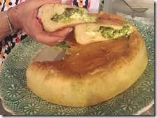 Focaccia di patate con pesto, fagiolini e crescenza