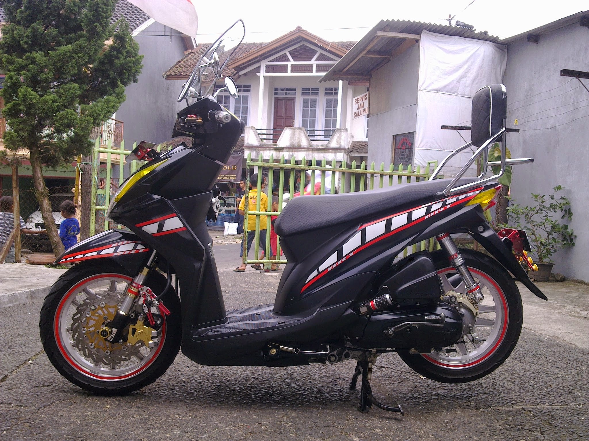 Modifikasi Motor Honda Beat F1 Black