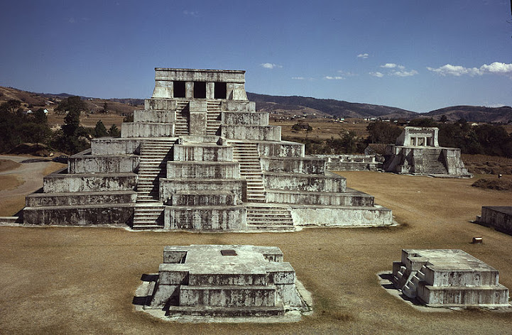 Les plus grandes pyramides dans le monde (PHOTOS) Guatemala+-+Pyramides+de+Zacuelu
