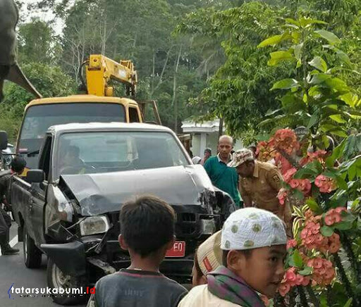 
Mobil Dinas Tabrak Rumah Warga di Sukabumi
