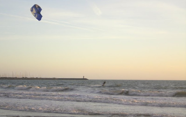 Vers l'estuaire de la Loire (Pornichet/LaBaule, St Brévin...) au fil du temps... - Page 18 Kitesurf_09_11_2015_76w