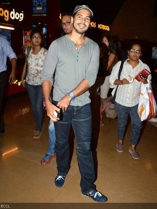 Dino Morea caught on camera at the screening of Hollywood movie Gravity, held in Mumbai, on October 10, 2013. (Pic: Viral Bhayani)