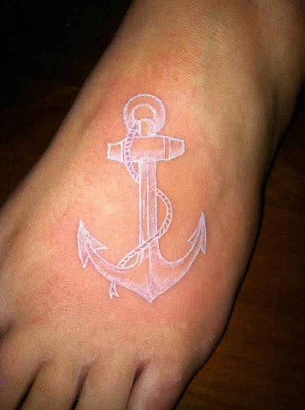 tinta_branca_ncora_tatuagem_no_p tinta_branca_ncora_tatuagem_no_p