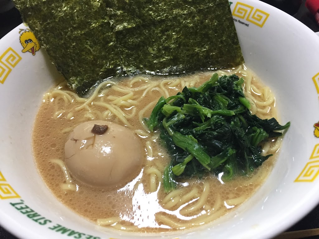 行列のできる店のラーメン 横浜家系