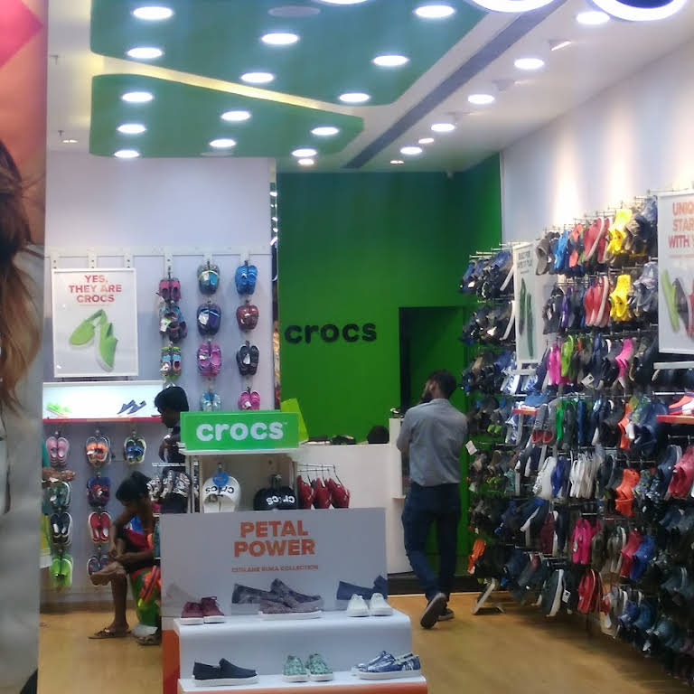 crocs showroom in vr mall