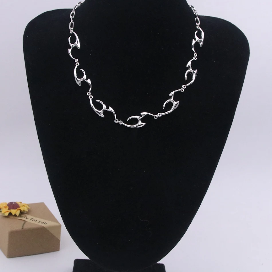 Collier Style Hip Hop Vêtements Rap Urbain Chaîne Irrégulière Polyvalente. Accessoire idéal pour un look streetwear unique et branché.