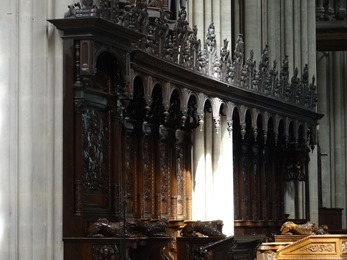 2017.06.10-064 stalles dans la cathédrale