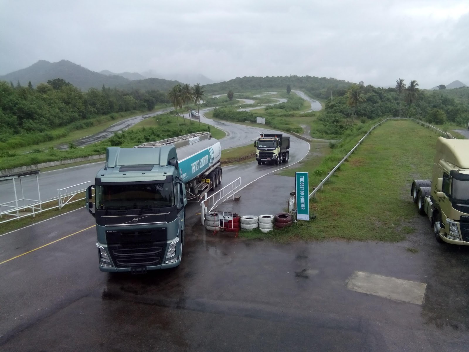 Auto Sport Short Drive The Volvo Trucks Fh 440 Prime Mover