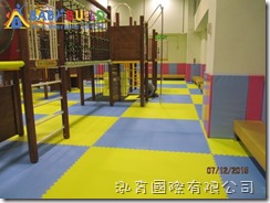 兒童新樂園室內遊戲室地墊安裝工作 兒童新樂園室內遊戲室地墊安裝工作