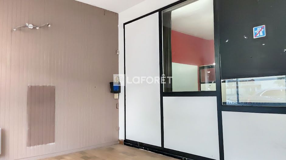 Location  locaux professionnels 2 pièces 45 m² à Elbeuf (76500), 500 €