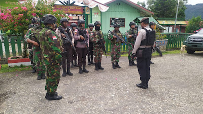 Laksanakan Patroli Humanis, Koramil 1715-01/Oksibil Bersama Polres Pegunungan Bintang