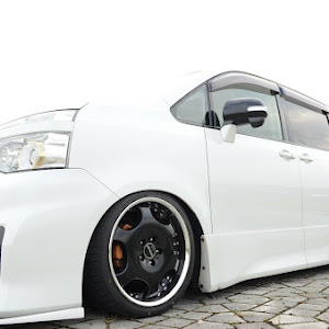 ヴォクシー ZRR70W