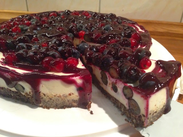 olles *Himmelsglitzerdings*: Blaubeer-Torte mit Oreo-Nuss-Knusperboden