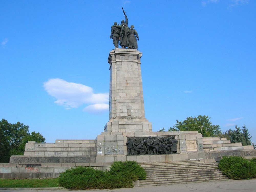 monument-soviet-army-sofia-1