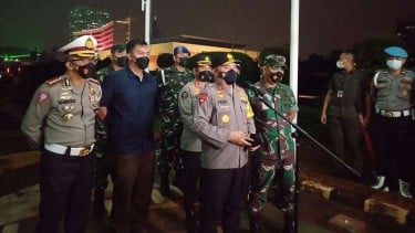 Kapolda Metro Jaya Traktir Makan Demonstran, Pedagang Dikasih Rp1 Juta