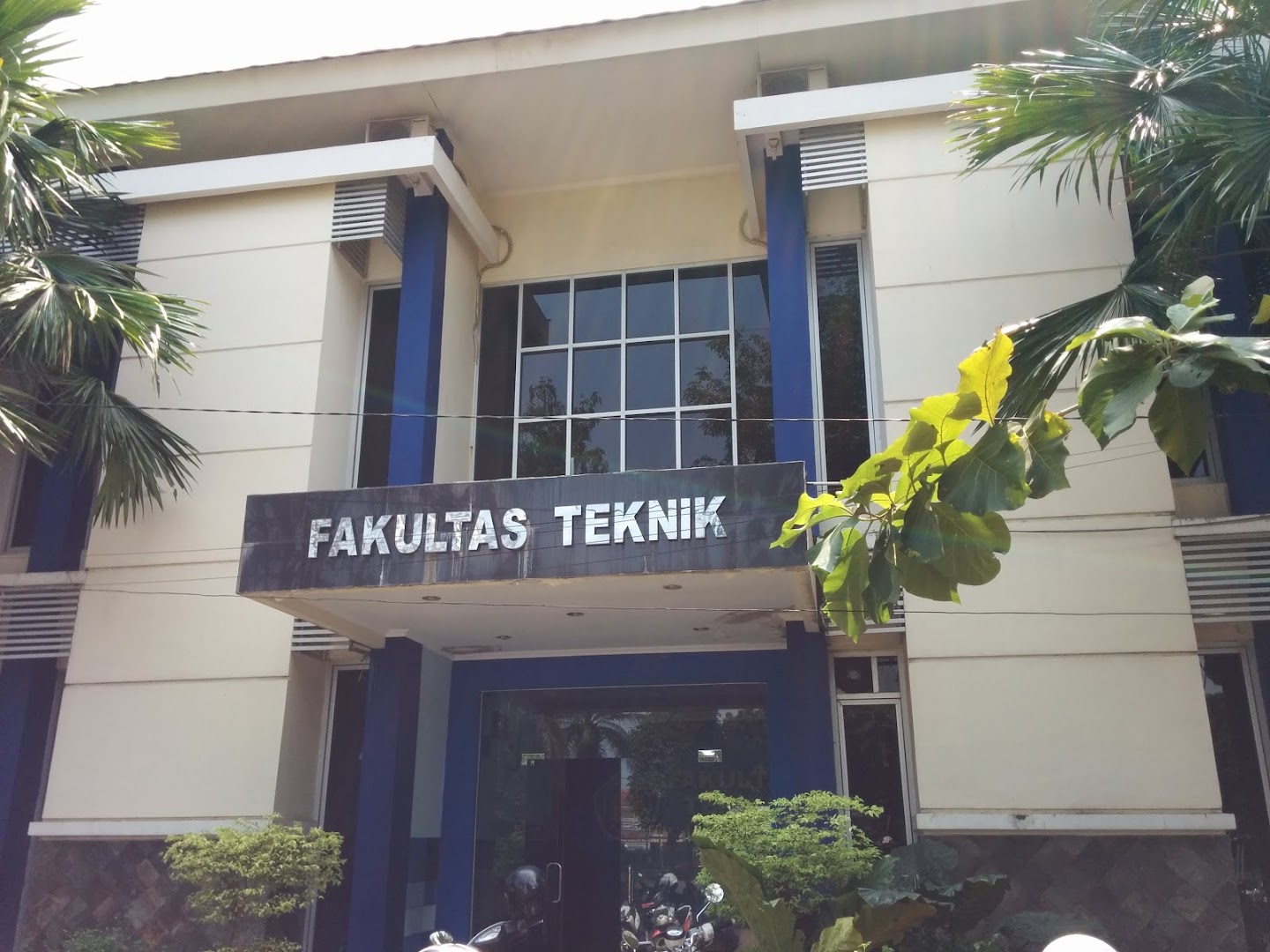 Gambar Fakultas Teknik Unsika