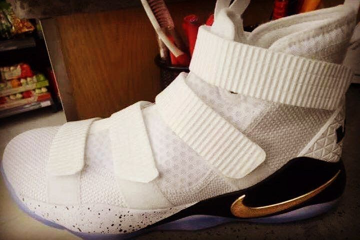 lebron shoes with strap