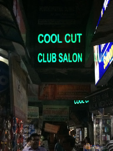 Coolcut Club Salon, shop no 107 ( first floor ), DDA Galaxy Market, F - Block, near Galaxy Apartment, Vikas Puri, Delhi 110018, India, Barber_Shop, state UP