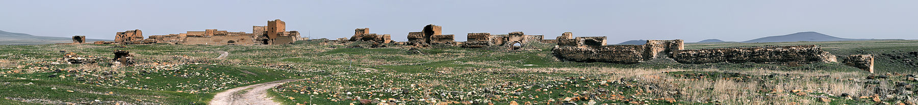 파일:external/upload.wikimedia.org/1800px-20110419_Ani_North_Walls_Turkey_Panorama.jpg