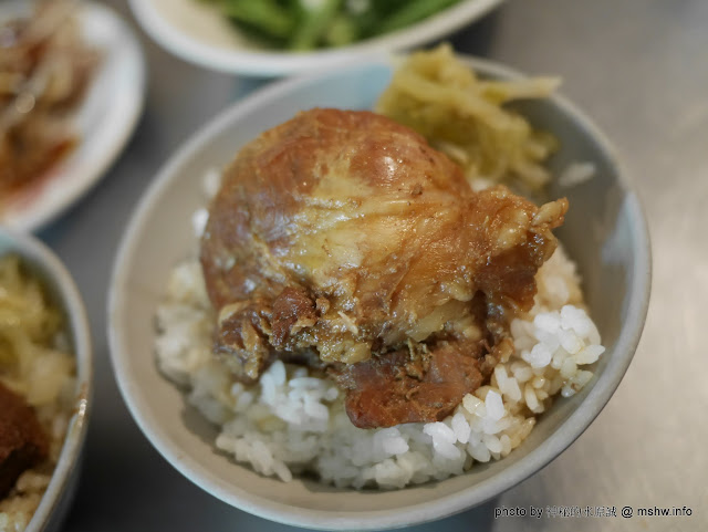 【食記】台中松香小吃爌肉飯@西區草悟道-捷運BRT科博館 : 隱藏版的台中美食? 宵夜早點的好朋友!? 中式 區域 台中市 台式 夜市小吃 宵夜 小吃 捷運美食MRT&BRT 晚餐 爌肉/滷肉飯 米糕 西區 飲食/食記/吃吃喝喝 麵食類 