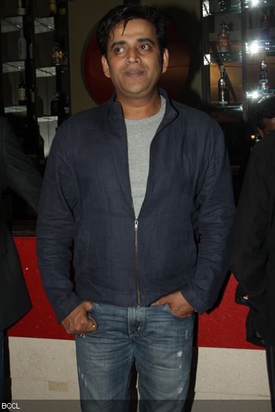 Ravi Kissen goes casual during Avinash Wadhawan's bash, held at La Patio, Andheri (W), Mumbai on January 31, 2013. (Pic: Viral Bhayani)