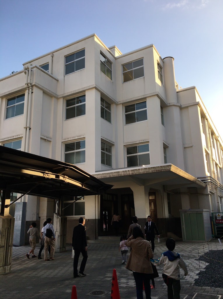 麻布学園（麻布中学校・高等学校）の校内 墳丘からの眺め